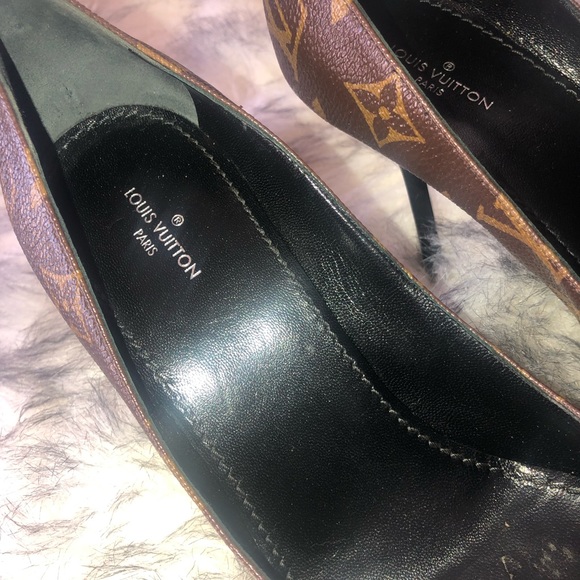 Louis Vuitton Fetish Pump - Picture 3 of 8